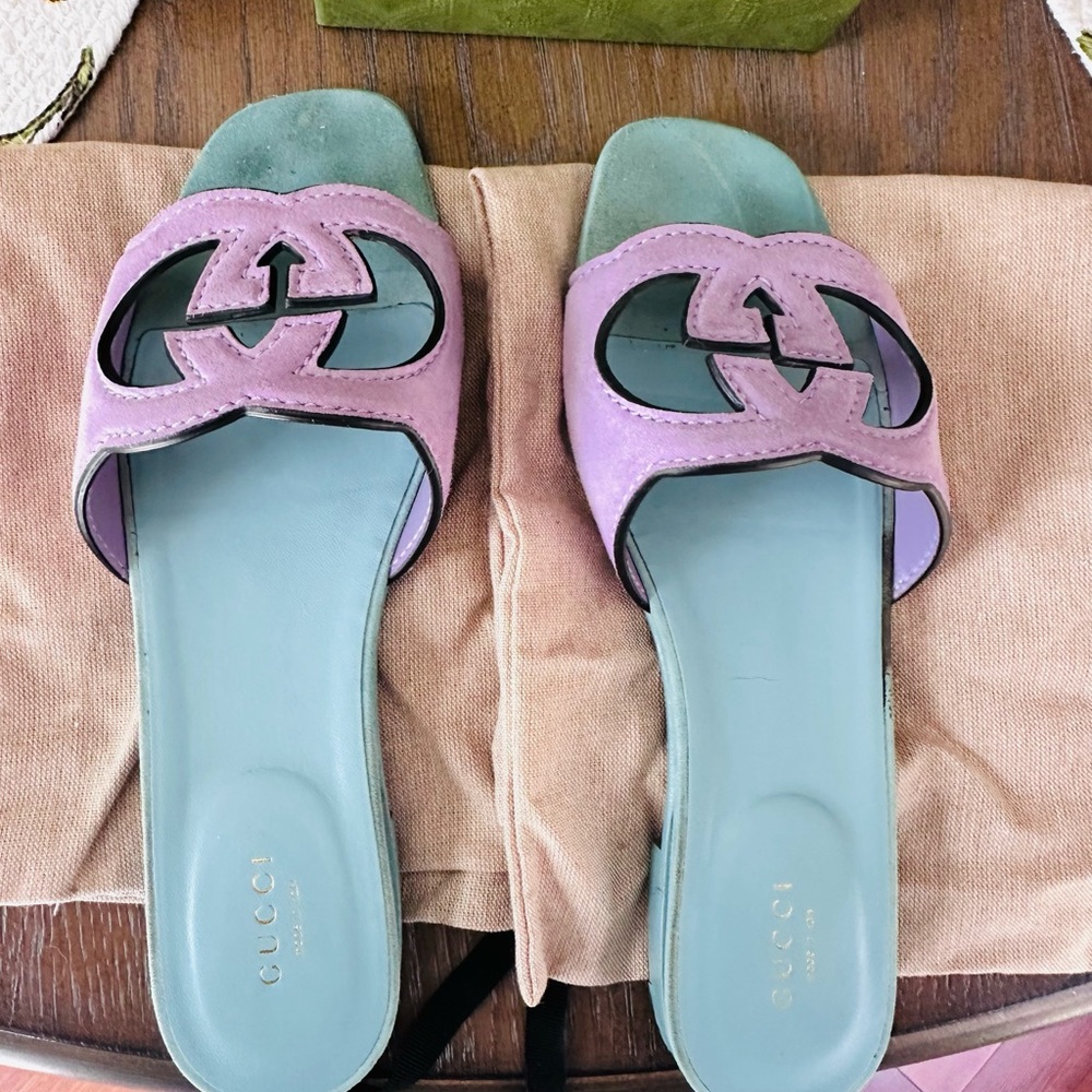 Gucci Purple GG suede Sandals with the Footbed in a beautiful light blue